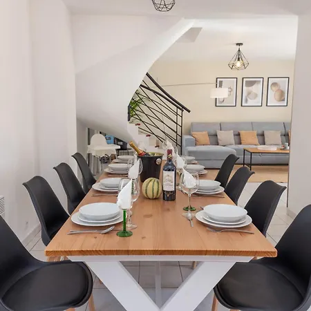 Maison Avec Grand Jardin, *
