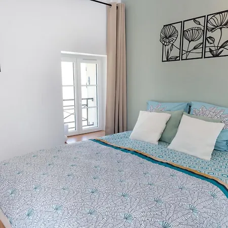 Maison Avec Grand Jardin, *