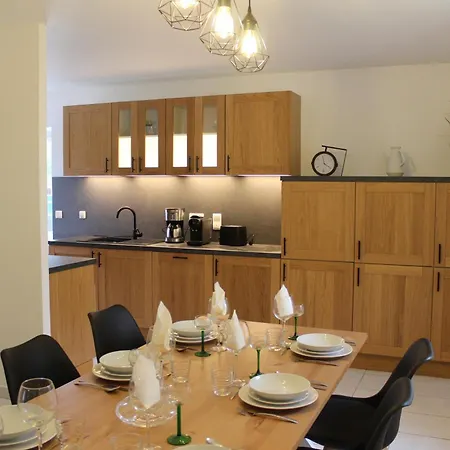 Maison Avec Grand Jardin, Nyaraló