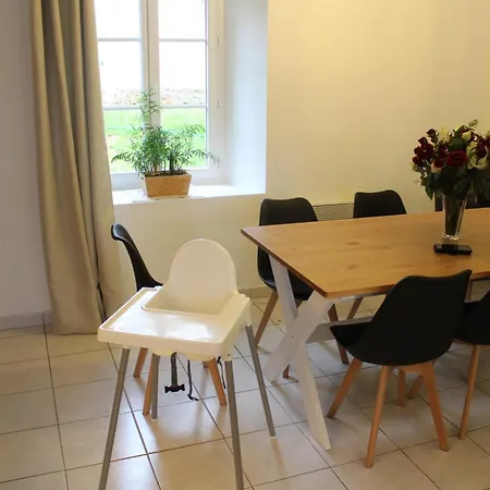 Maison Avec Grand Jardin, Nyaraló